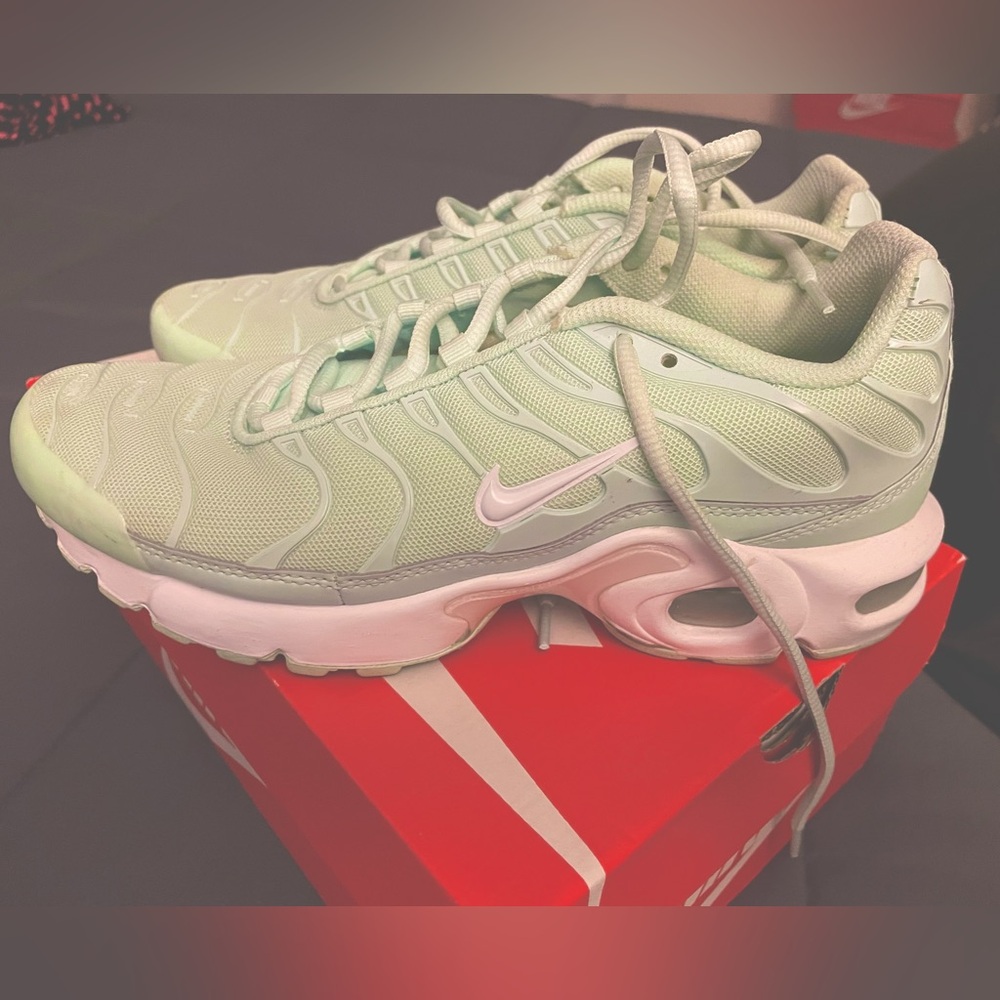 Nike Air Max Size 7y Mint Green